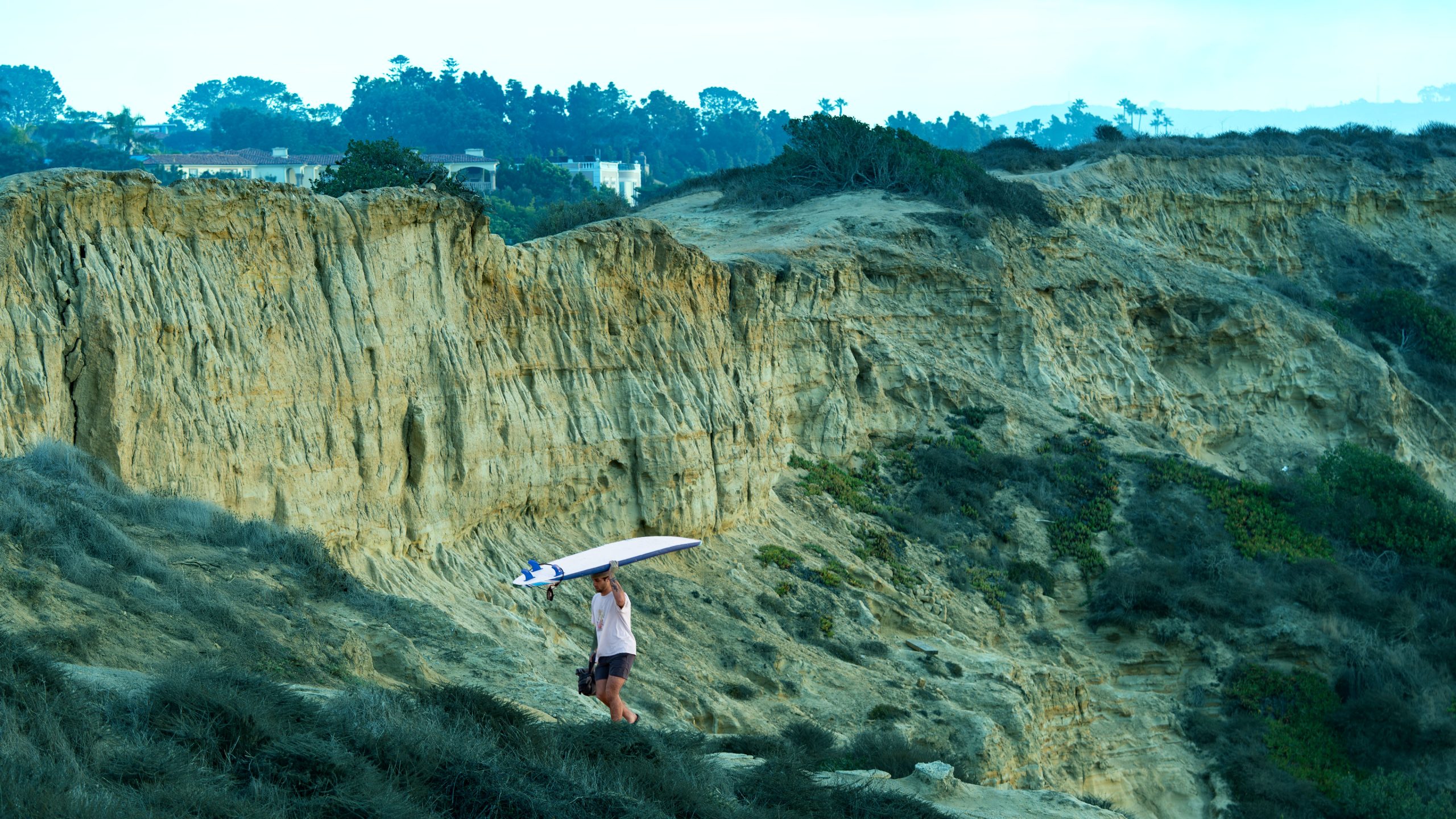 JonEwell-SurfHiker-4k